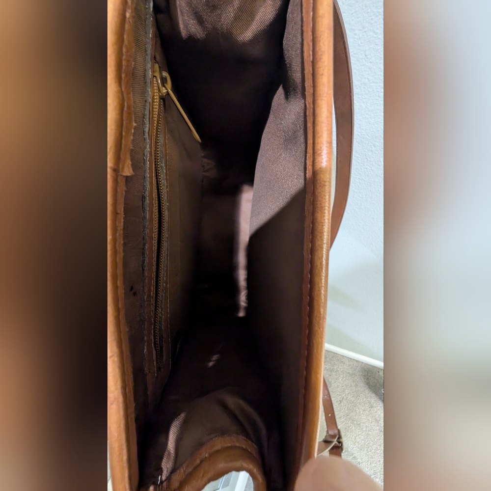 Skiathos Elegant Tan Leather Crossbody Bag - Picture 7 of 11